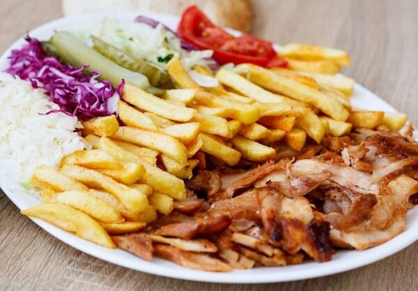 Doner kebab de pollo y verduras _ Foto Gratis